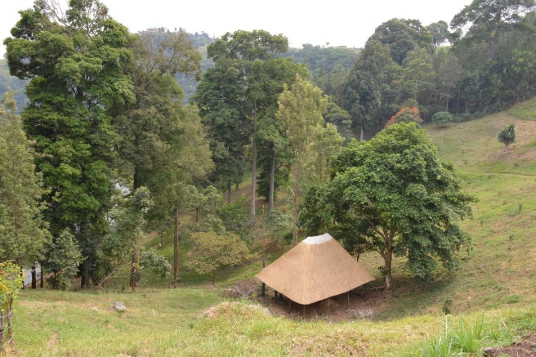 Lake Nyamirima Cottages Fort Portal Exterior foto